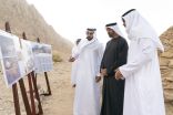 الشيخ محمد بن زايد يزور موقع «مدافن جبل حفيت» التاريخي في مدينة العين