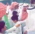 طفل يقدِّم “ريالاً” لوزير التعليم السعودي قيمة للحلوى.. فكيف رد؟