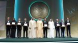 الشيخ منصور بن زايد يكرّم الفائزين بجائزة الشيـــخ زايد للكتاب في دورتها 12