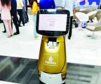 دبي تطور تجربة المسافرين بروبوتات المطار