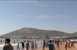 إقبال كبير على شواطئ أكادير ونواحيها والسلطات تحرص على ضبط “الطوارئ الصحية”