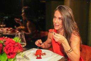 مطعم “ذا هاشي” في ريكسوس مارينا أبوظبي يحتفي بيوم الحبّ مع عشاءٍ فاخر بين السحاب