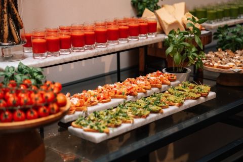 ريكسوس مارينا أبوظبي يقدّم أمسيات عشاء بطابع خاص في مطعم “تيرا ماري”